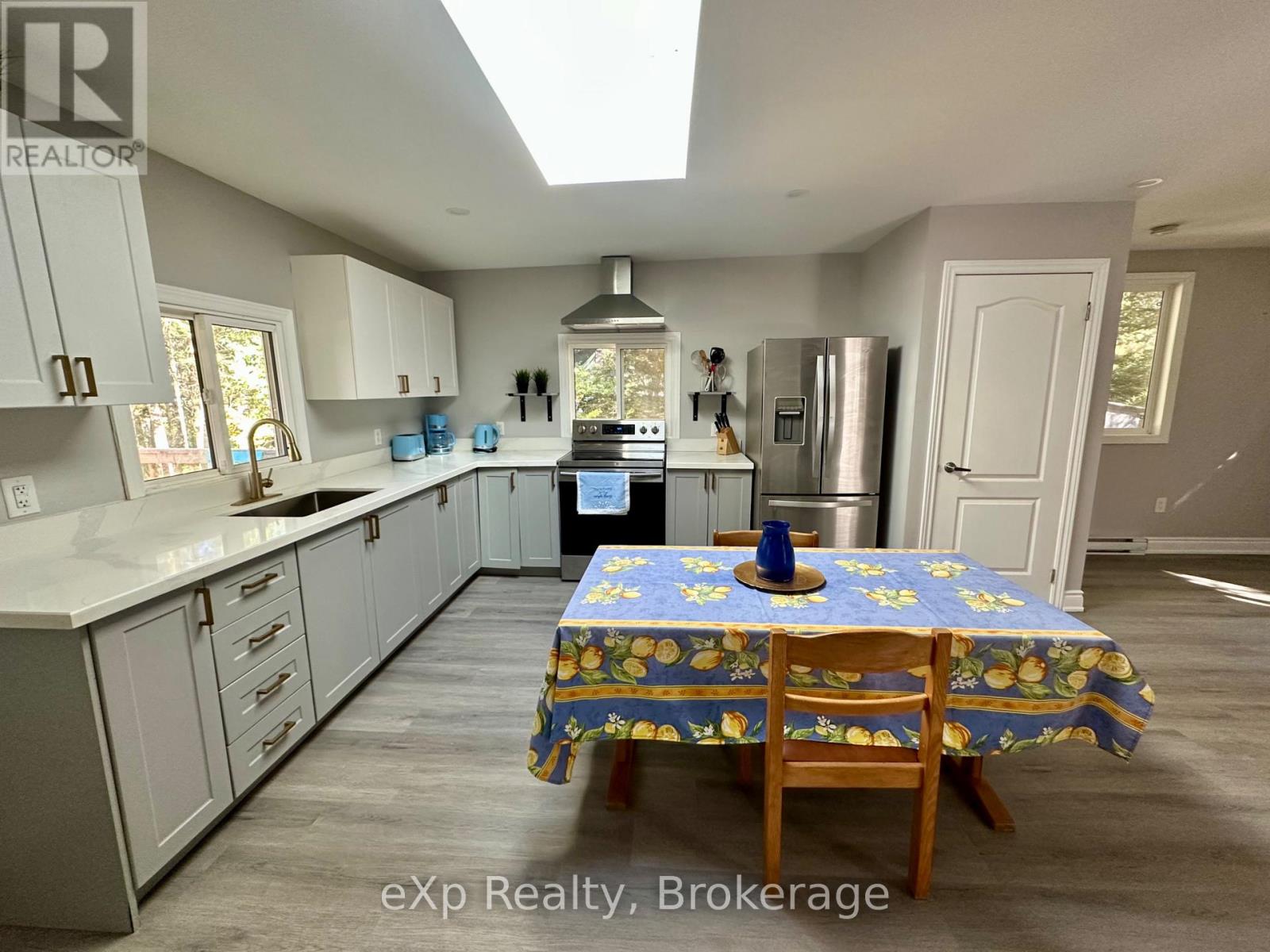 61 Robert Road W, Huntsville, Ontario P1H 1L4 - Photo 10 - X12936846