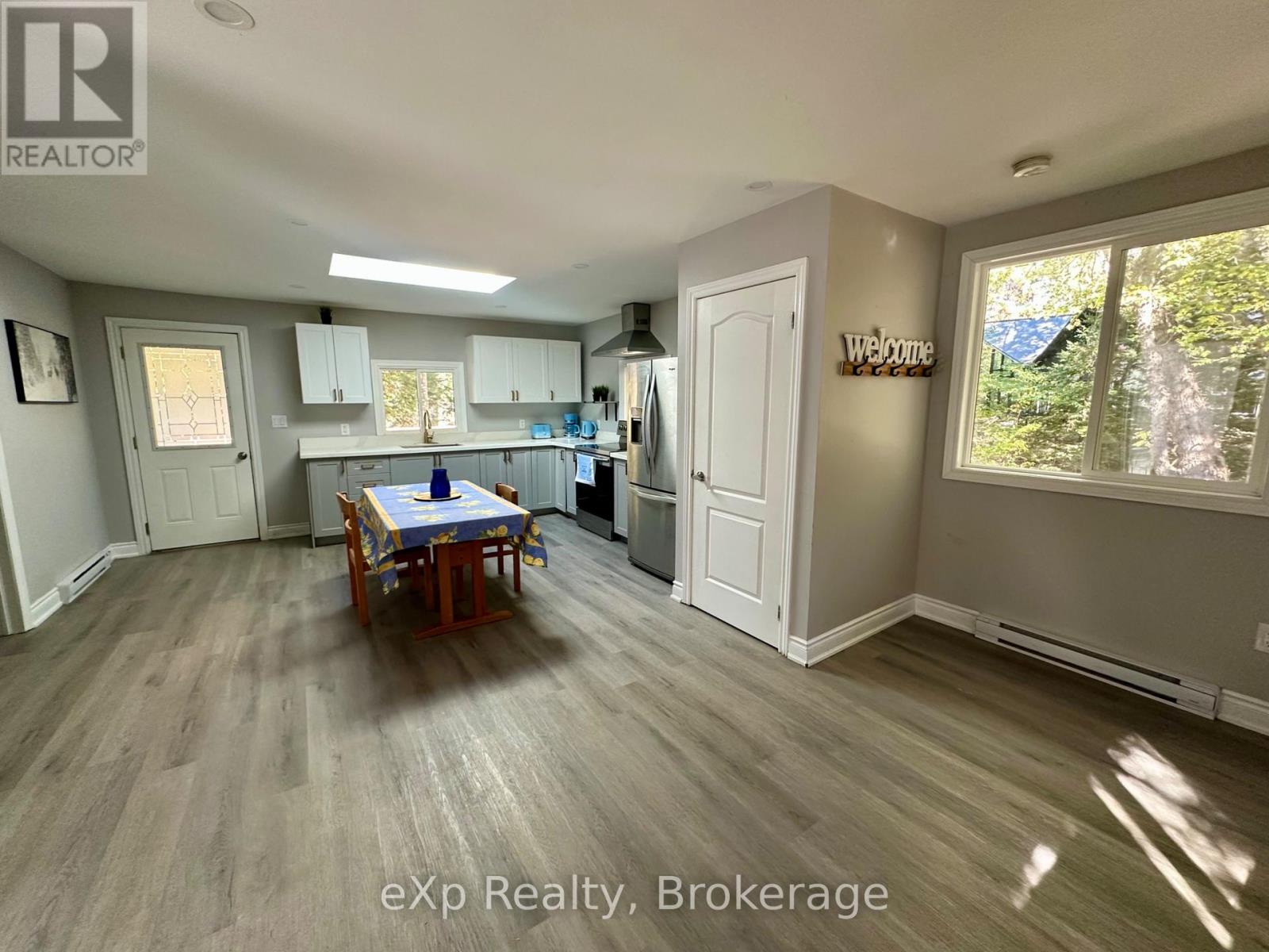 61 Robert Road W, Huntsville, Ontario P1H 1L4 - Photo 6 - X12936846