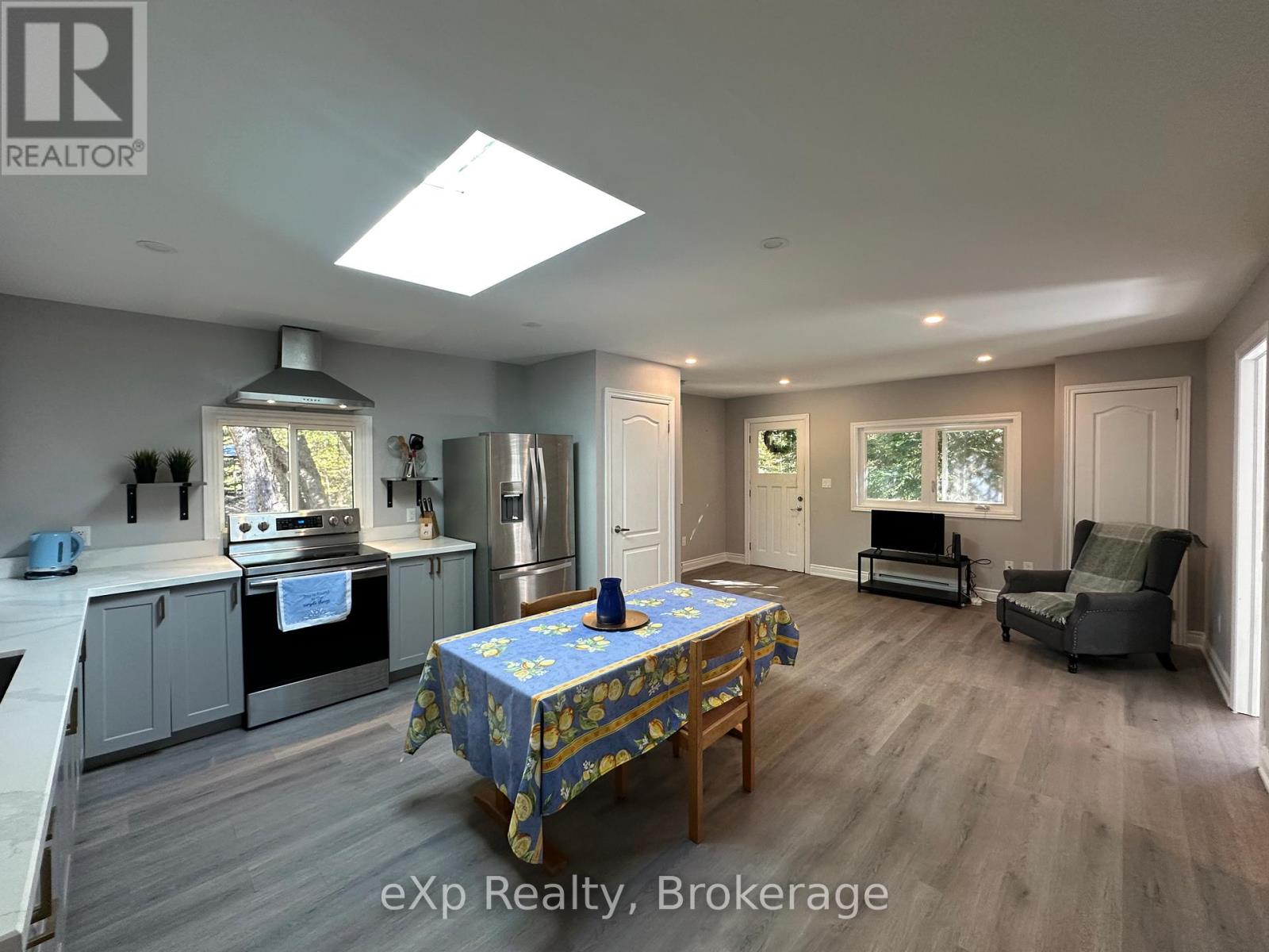 61 Robert Road W, Huntsville, Ontario P1H 1L4 - Photo 7 - X12936846