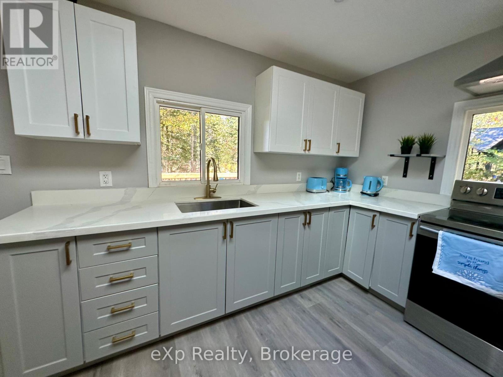 61 Robert Road W, Huntsville, Ontario P1H 1L4 - Photo 9 - X12936846