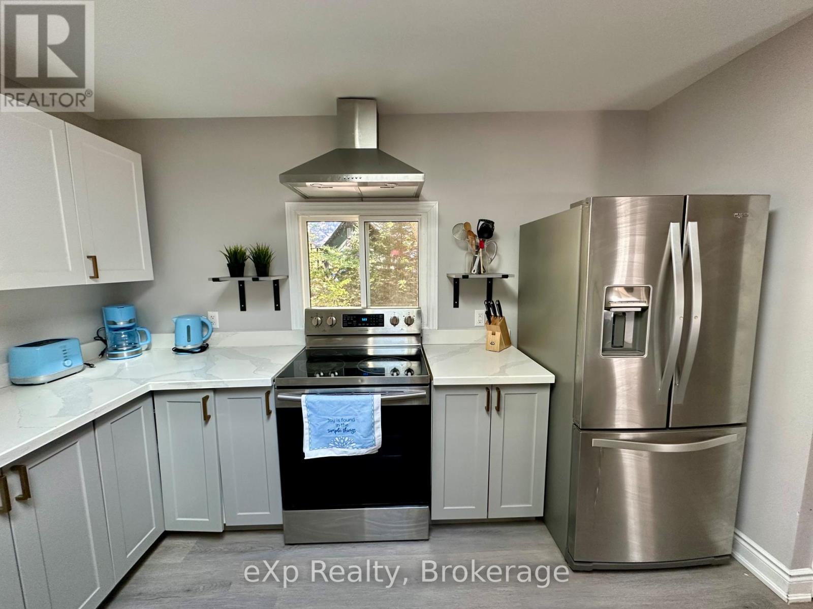 61 Robert Road W, Huntsville, Ontario P1H 1L4 - Photo 8 - X12936846