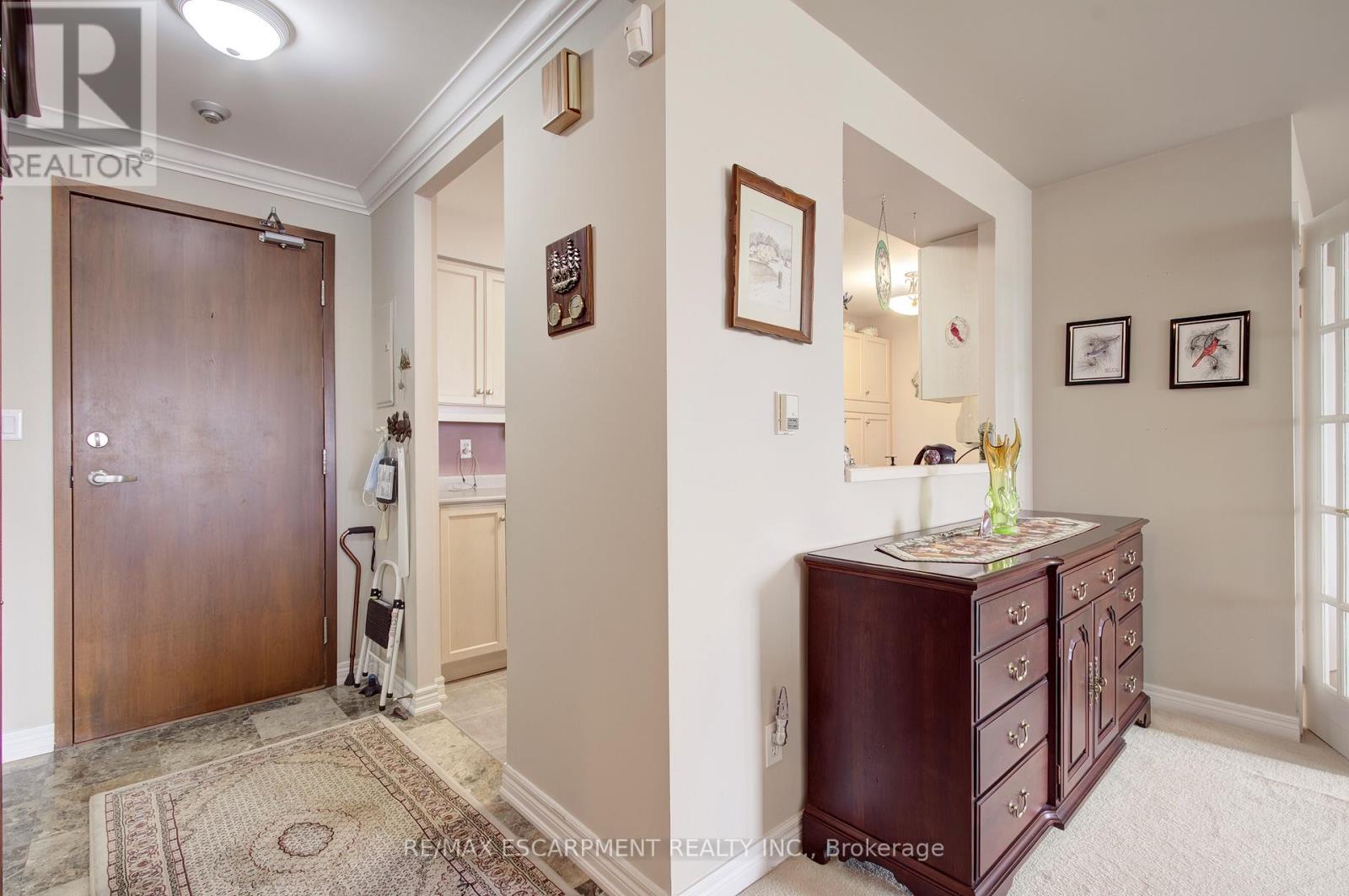 705 - 50 Old Mill Road, Oakville, Ontario  L6J 7W1 - Photo 8 - W12903908