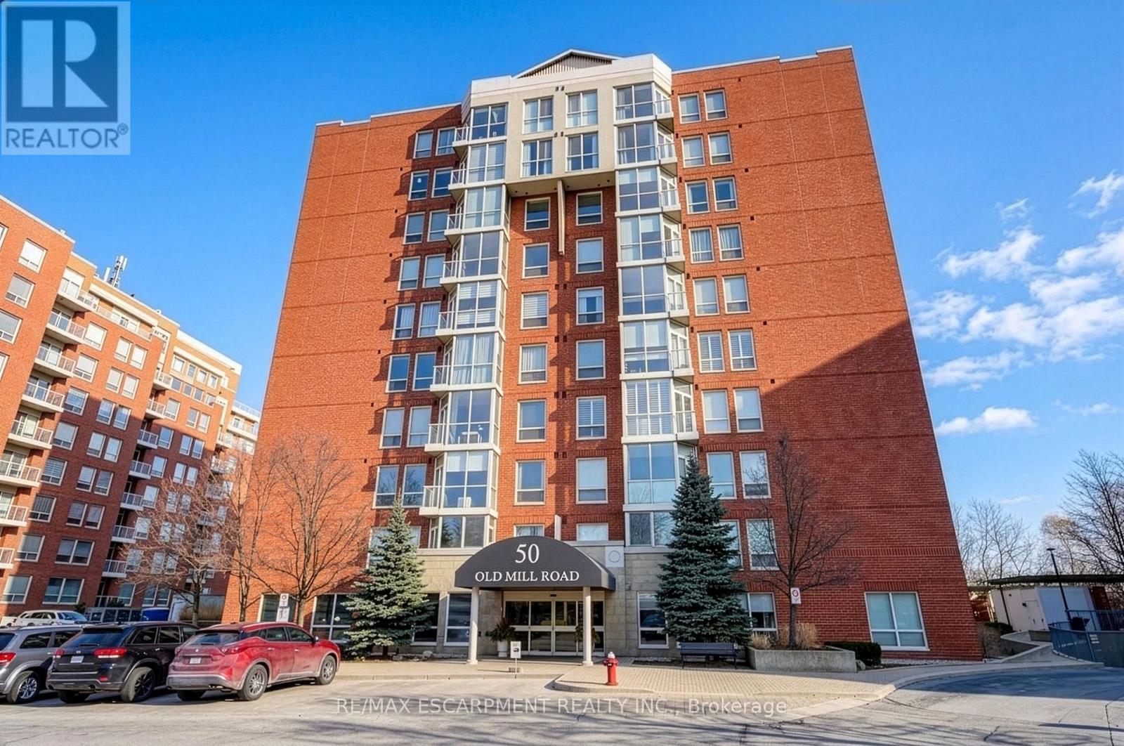 705 - 50 Old Mill Road, Oakville, Ontario  L6J 7W1 - Photo 4 - W12903908