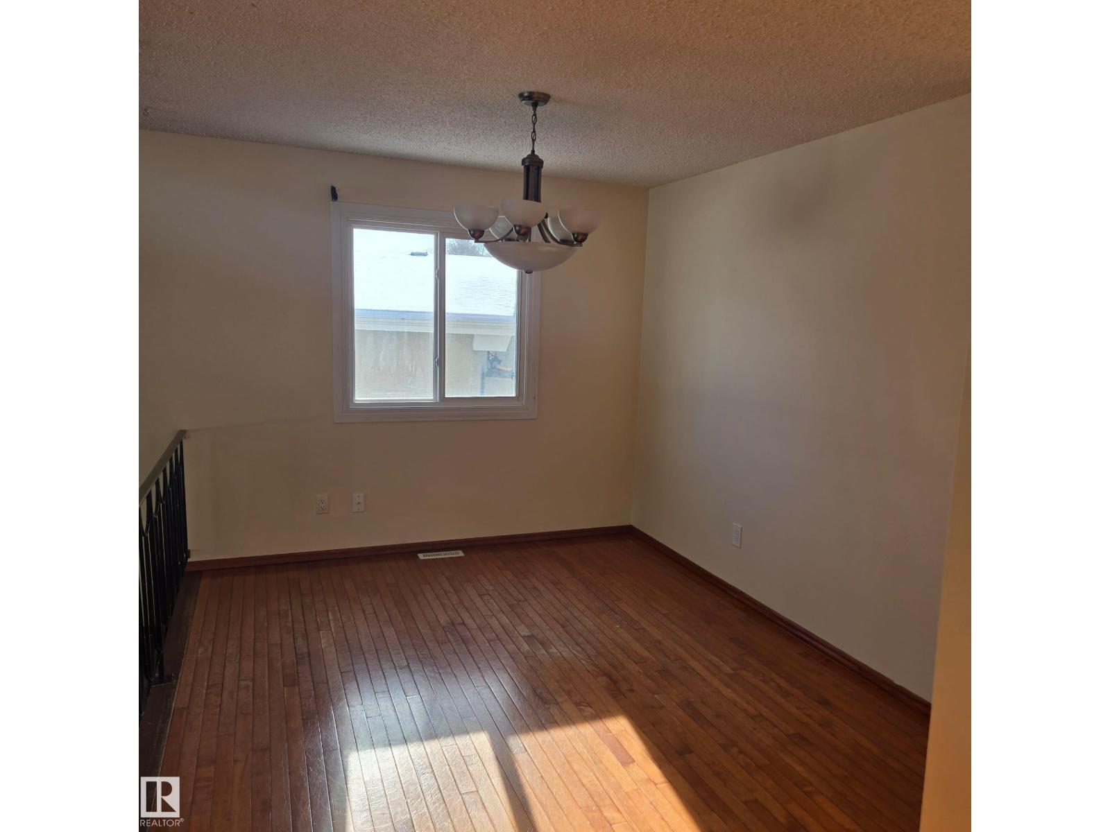 3105 130a Av Nw, Edmonton, Alberta  T5A 3B6 - Photo 3 - E4476142