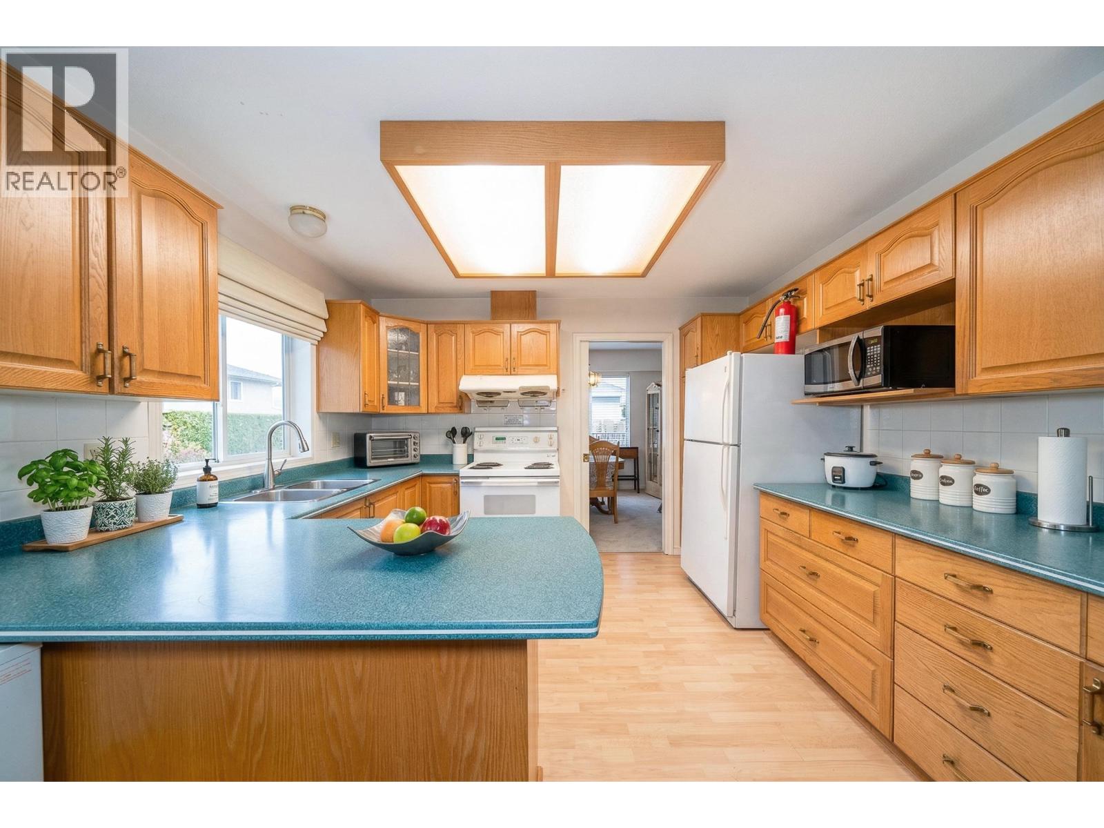 9072 Briar Road, Burnaby, British Columbia  V3N 4W8 - Photo 9 - R3104593