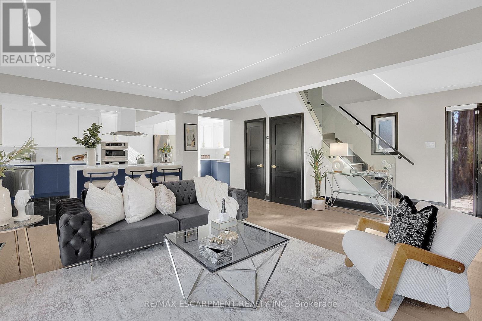 1915 Delaney Drive, Mississauga, Ontario  L5J 3L1 - Photo 11 - W12957348