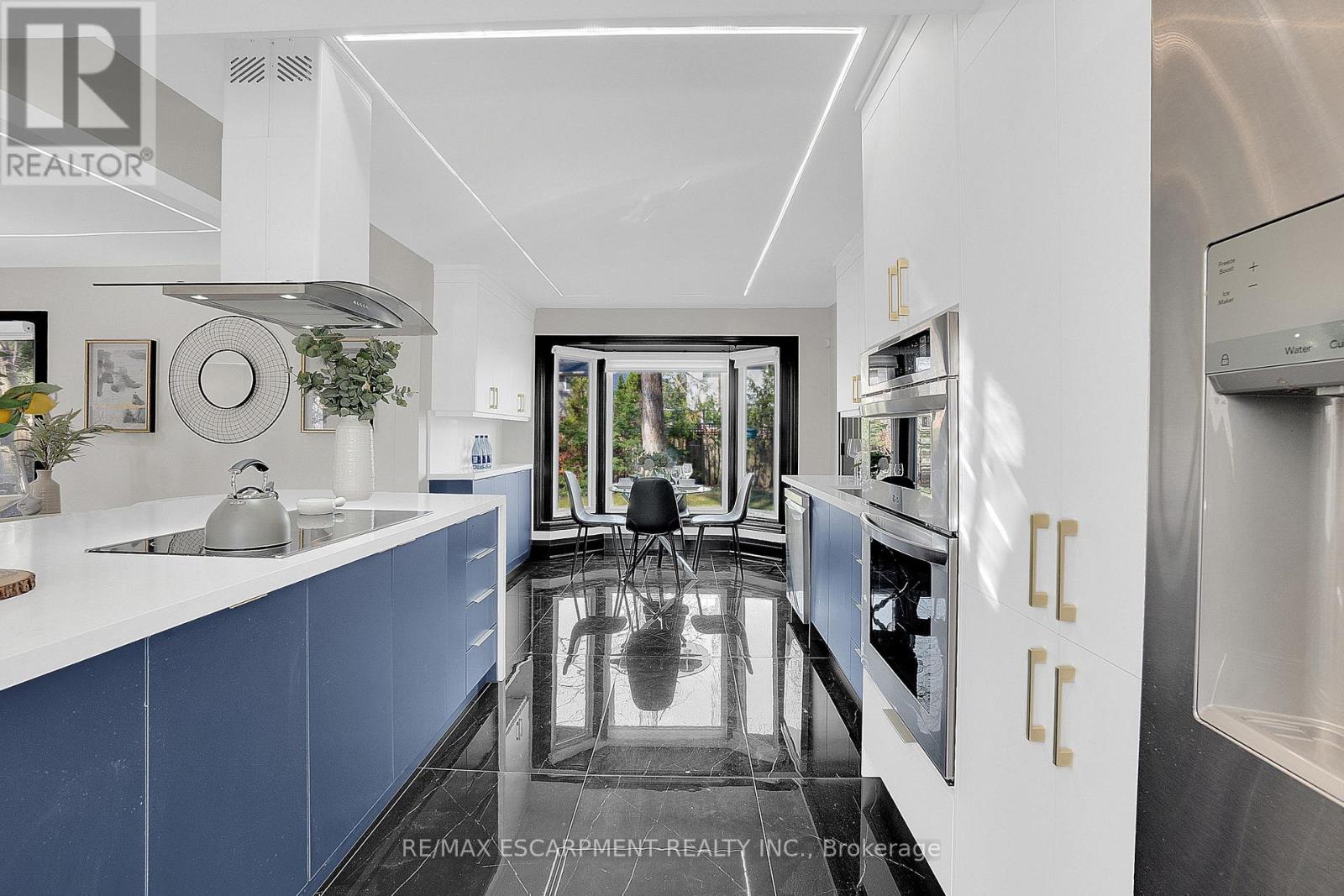 1915 Delaney Drive, Mississauga, Ontario  L5J 3L1 - Photo 13 - W12957348