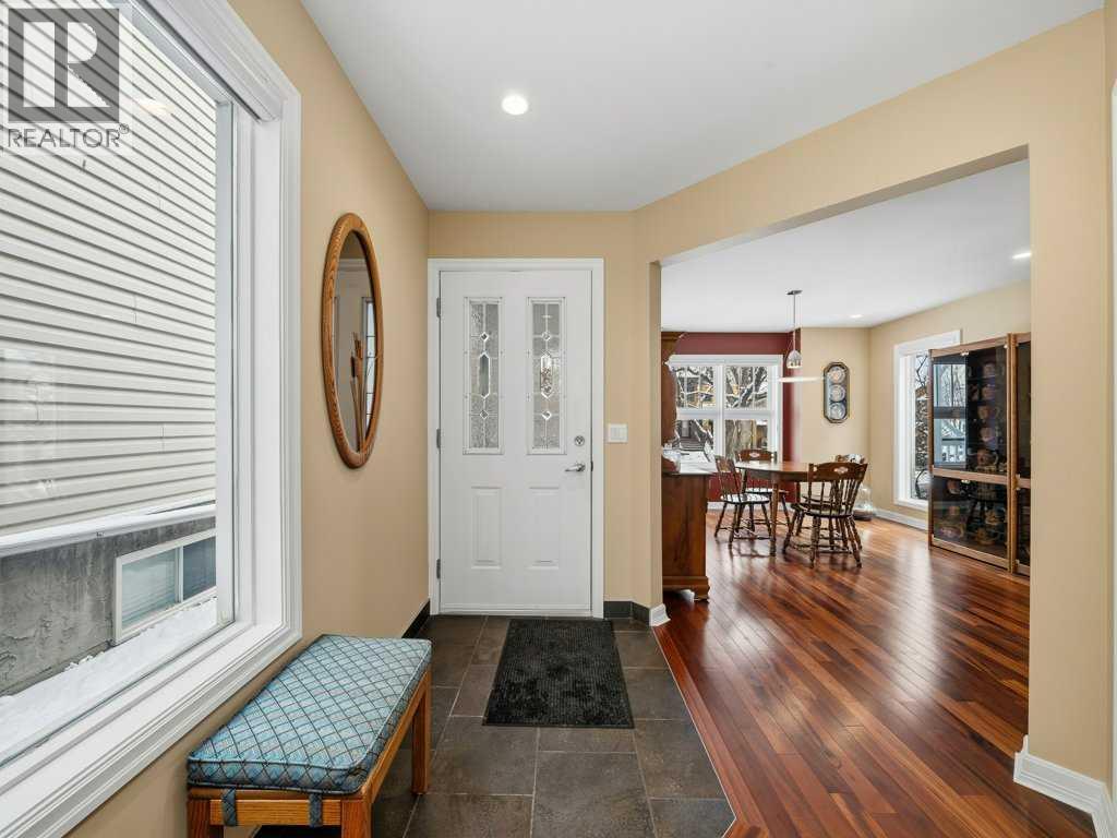 237 28 Avenue NW, Calgary, Alberta  T2M 2K5 - Photo 3 - A2297755