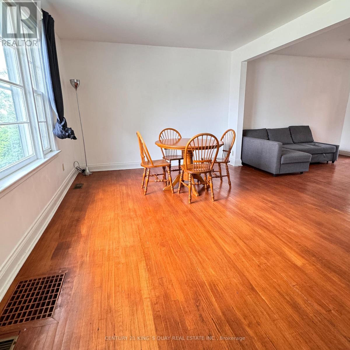 147 Pemberton Avenue, Toronto, Ontario  M2M 1Y6 - Photo 4 - C12957500