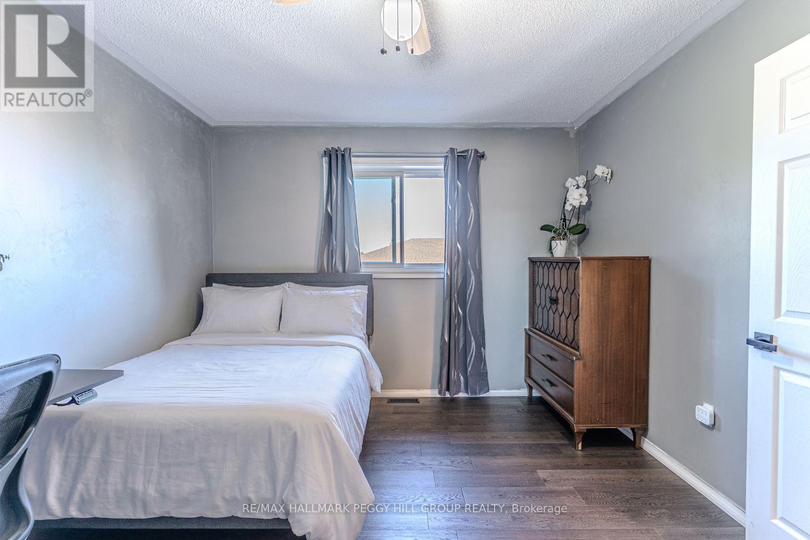 17 Bruce Crescent, Barrie (Bayshore), Ontario  L4N 8T8 - Photo 8 - S12957496