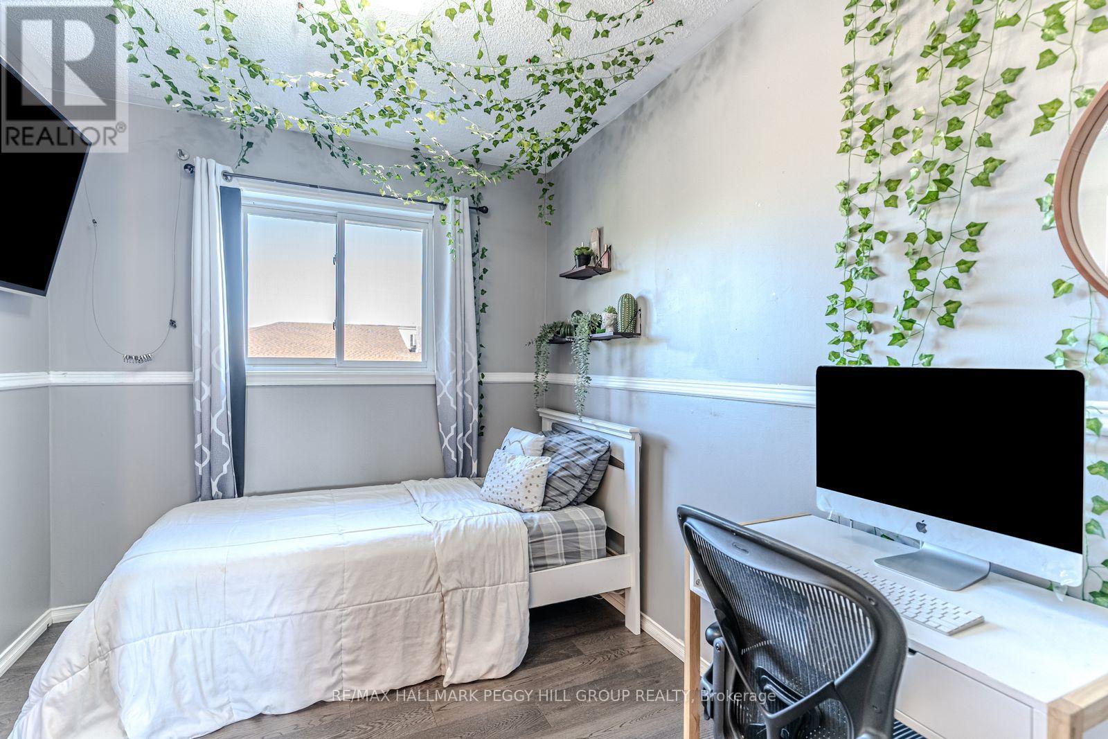 17 Bruce Crescent, Barrie (Bayshore), Ontario  L4N 8T8 - Photo 9 - S12957496