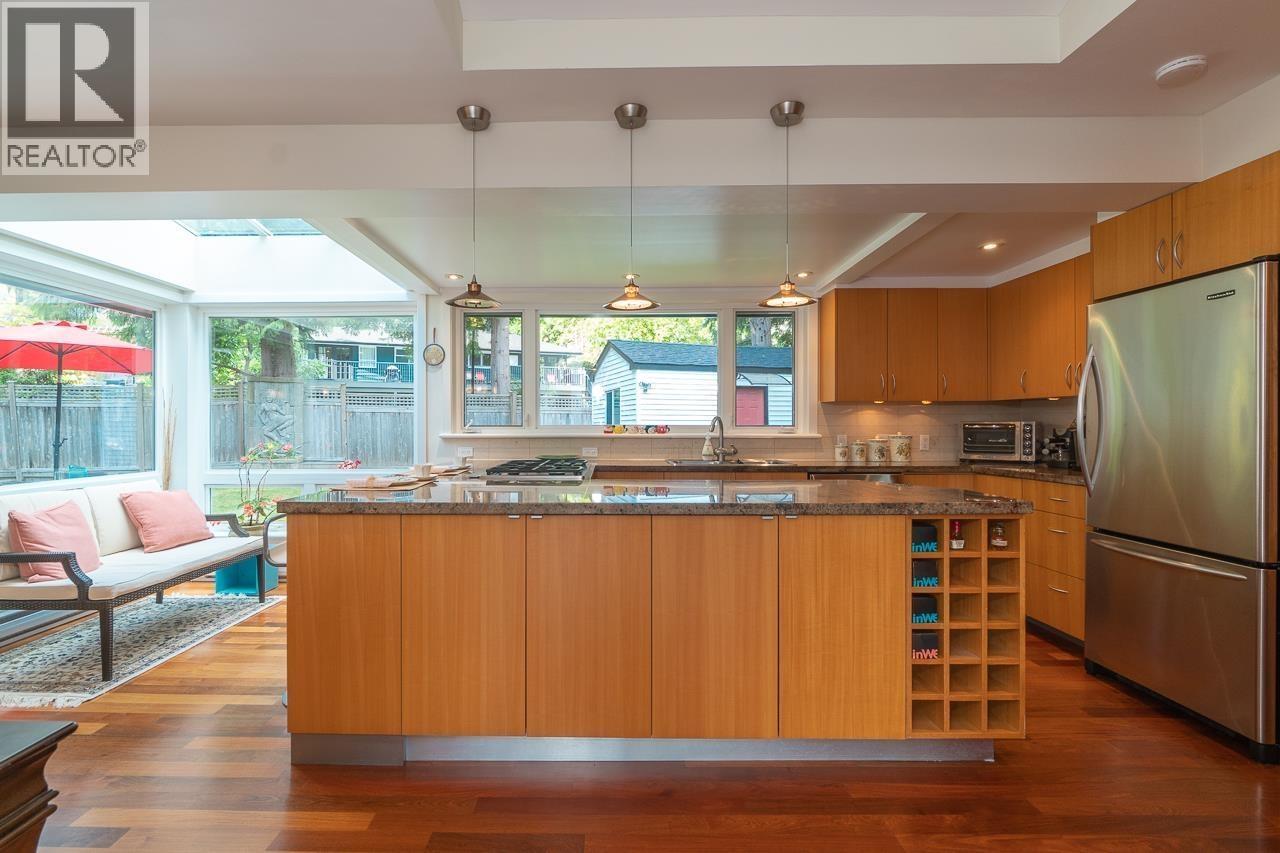 81 Morven Drive, West Vancouver, British Columbia  V7S 1B3 - Photo 9 - R3084739