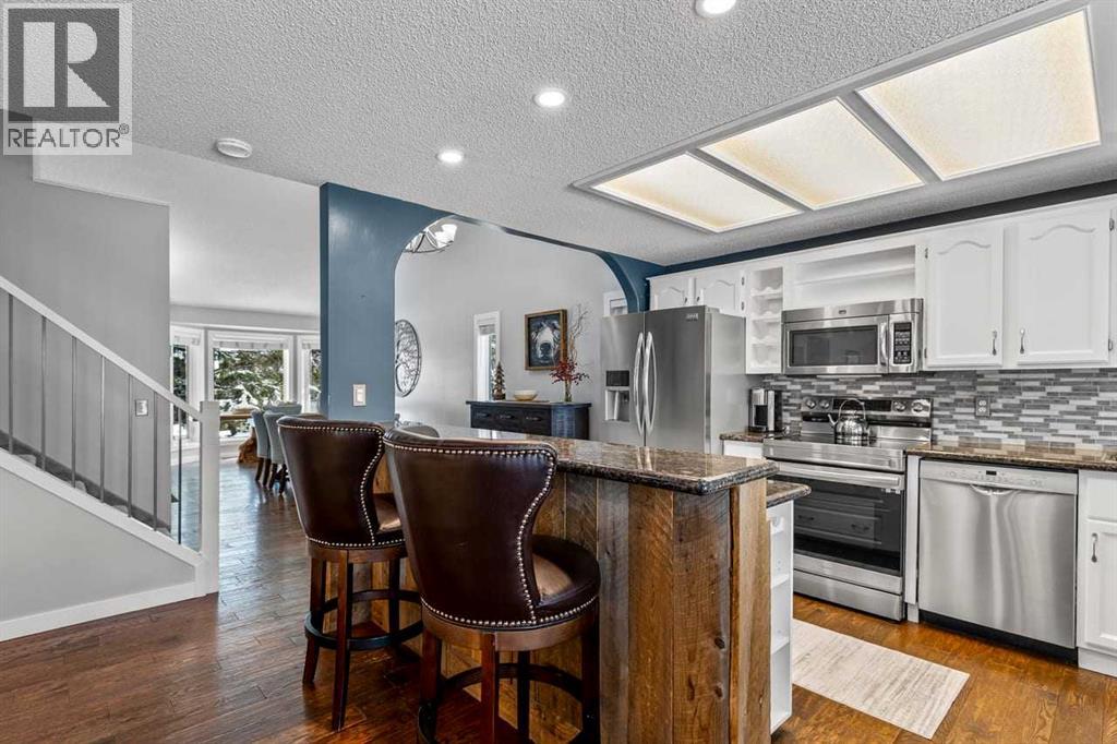 9759 Sanderling Way NW, Calgary, Alberta  T3K 3R8 - Photo 12 - A2297901