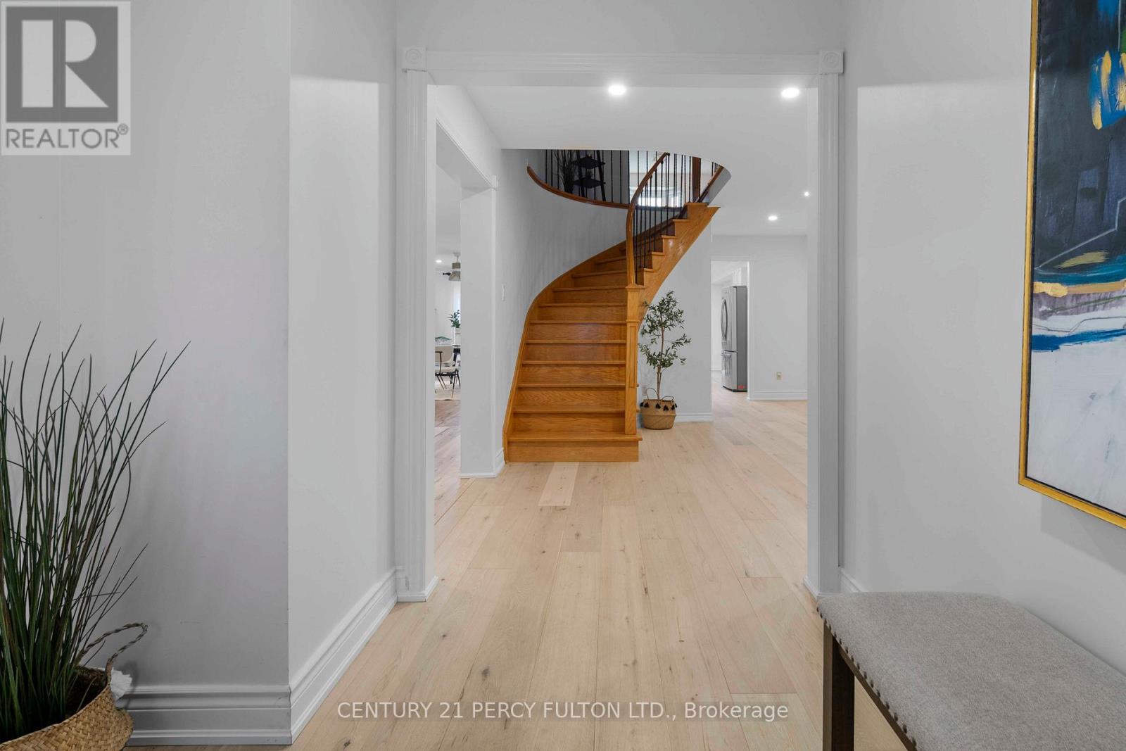 5393 Glen Erin Drive, Mississauga, Ontario  L5M 5C8 - Photo 3 - W12957498