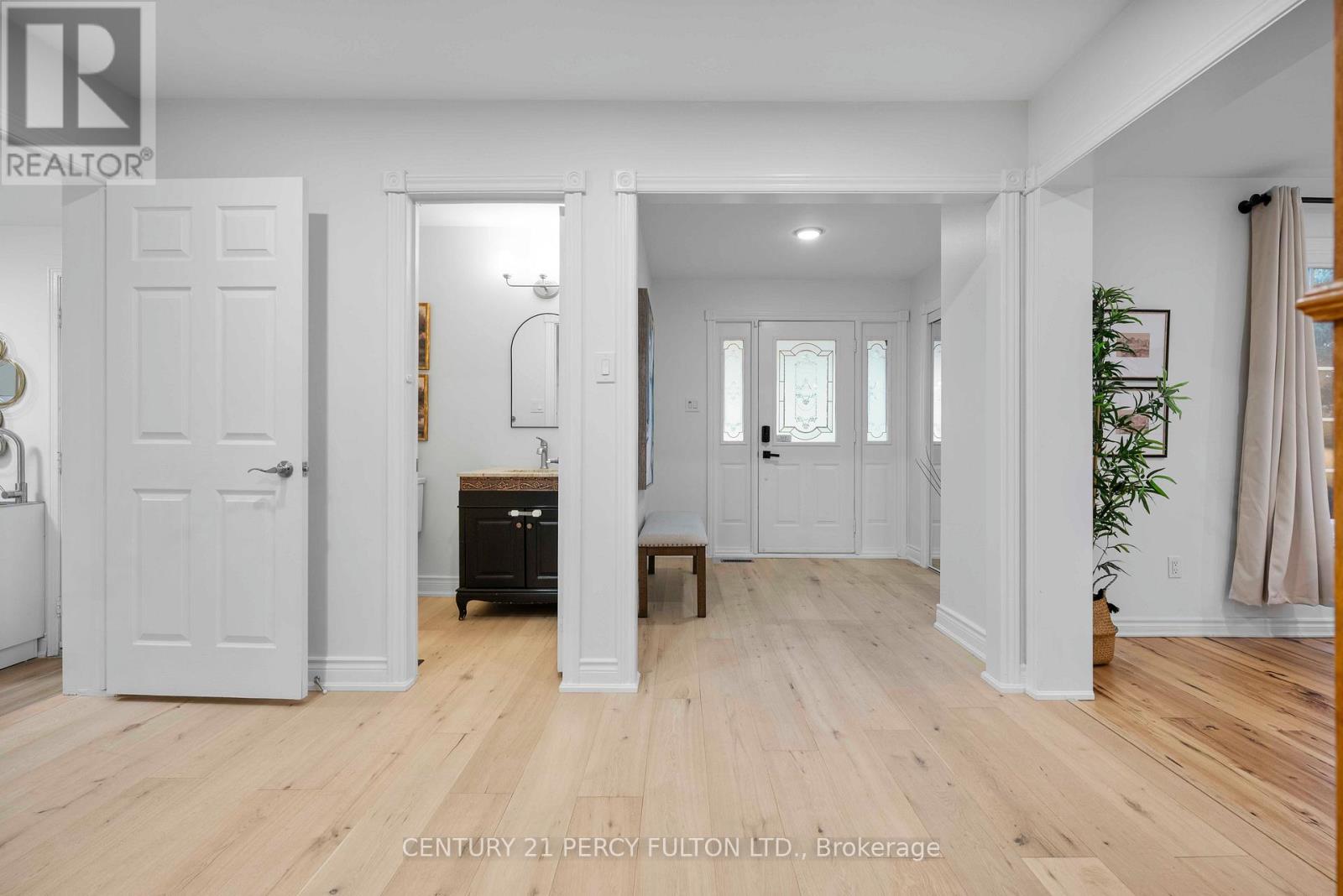 5393 Glen Erin Drive, Mississauga, Ontario  L5M 5C8 - Photo 4 - W12957498