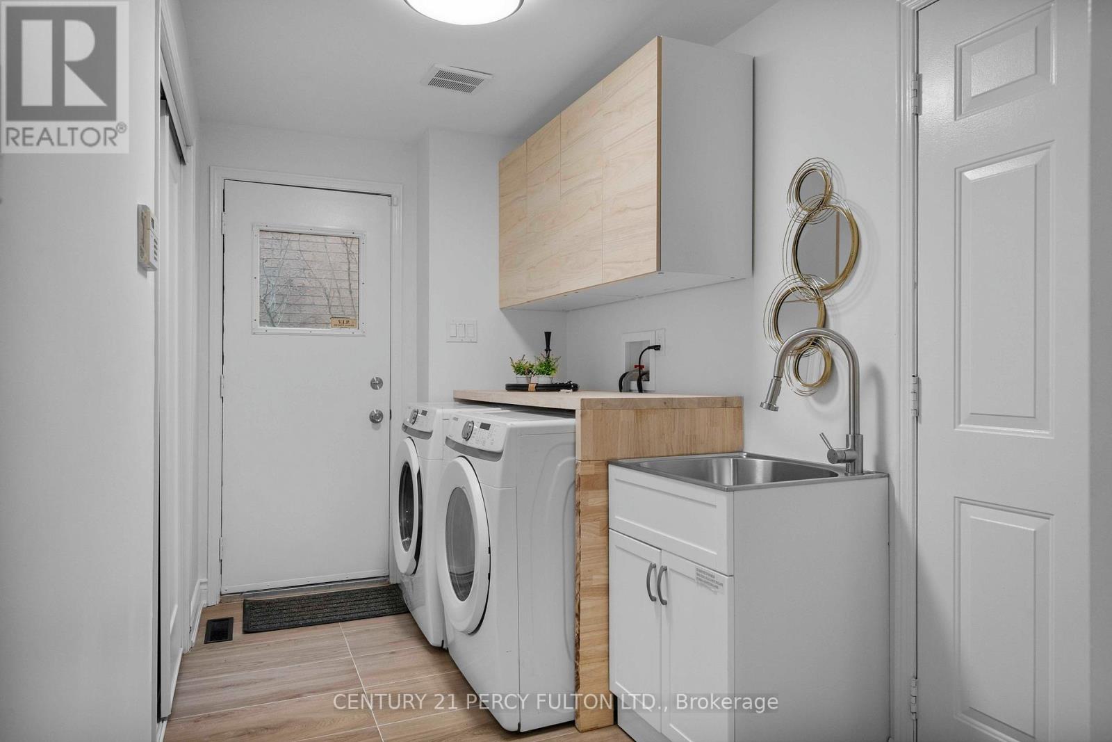 5393 Glen Erin Drive, Mississauga, Ontario  L5M 5C8 - Photo 6 - W12957498