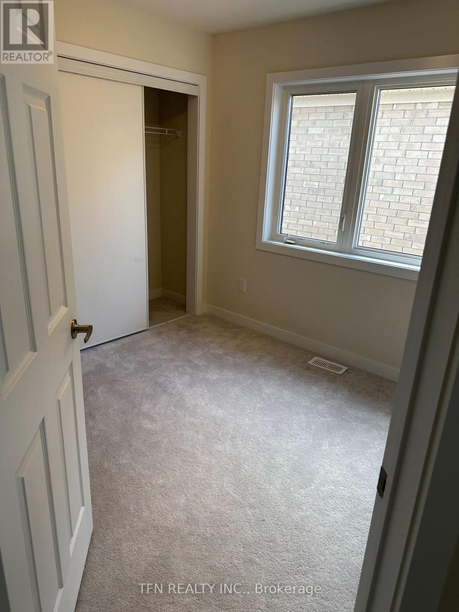 16 Lilac Circle, Haldimand, Ontario  N3W 0H5 - Photo 17 - X12957474