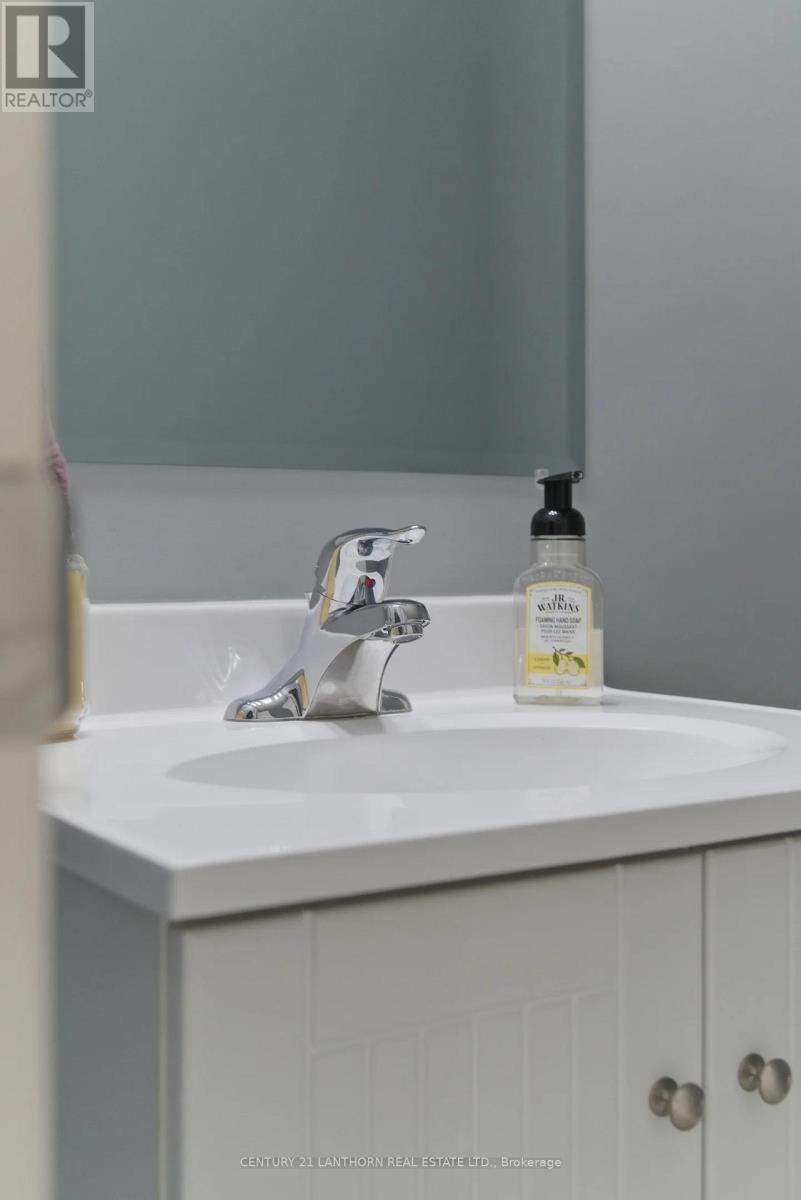 29 Sandhu Crescent, Belleville, Ontario  K8P 0G7 - Photo 19 - X12934118