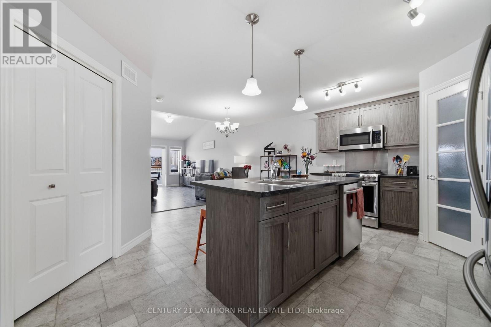 29 Sandhu Crescent, Belleville, Ontario  K8P 0G7 - Photo 6 - X12934118