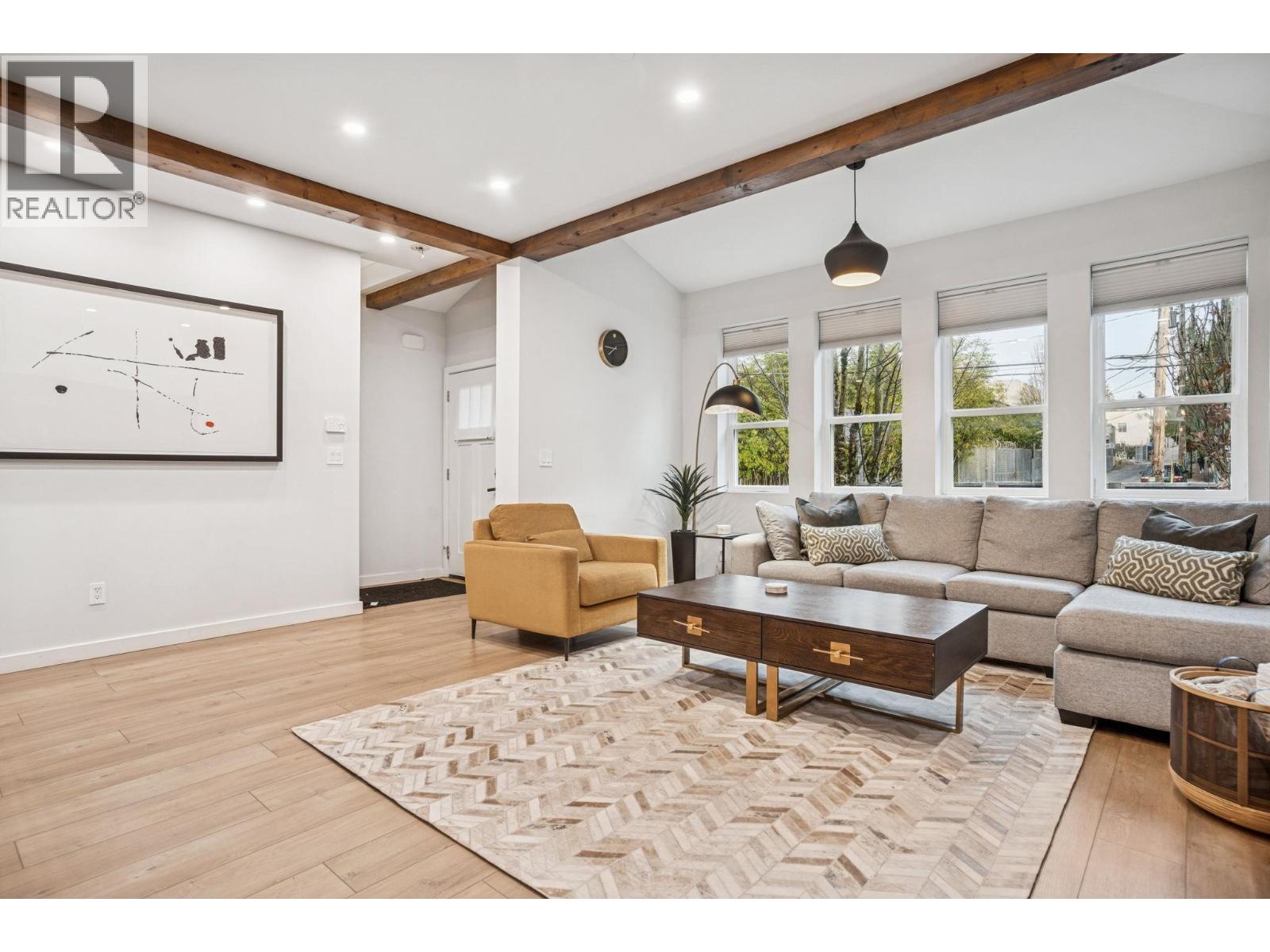 933 Mclean Drive, Vancouver, British Columbia  V5L 3N1 - Photo 2 - C8077554