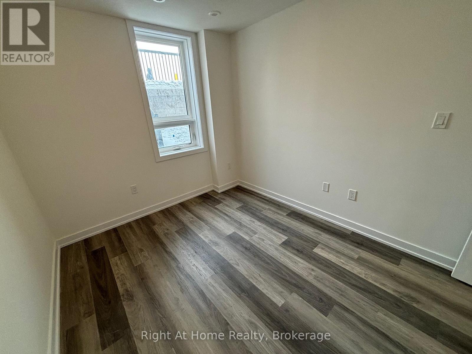 M17 - 40 Palace Street, Kitchener, Ontario  N2E 3Z4 - Photo 10 - X12957558