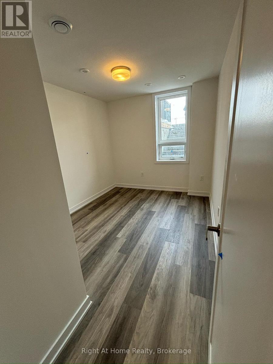 M17 - 40 Palace Street, Kitchener, Ontario  N2E 3Z4 - Photo 9 - X12957558