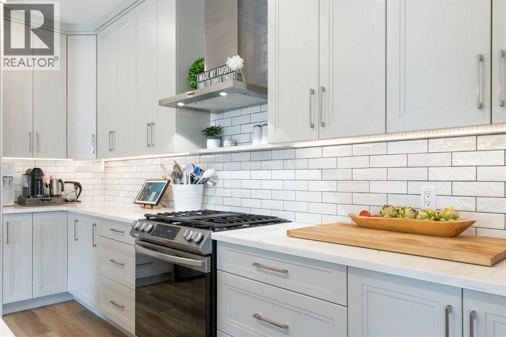 6 Emberside Hollow, Cochrane, Alberta  T4C 2L7 - Photo 14 - A2288805