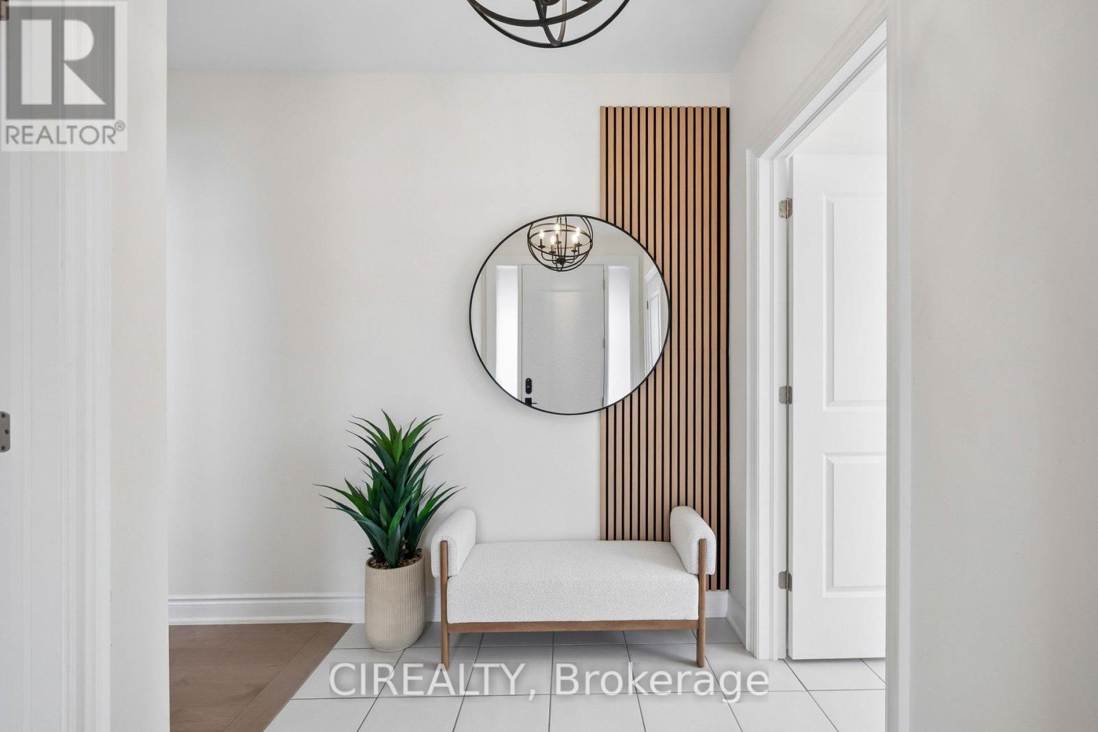 325 Laplante Street, Newmarket, Ontario  L3X 0M5 - Photo 2 - N12957534