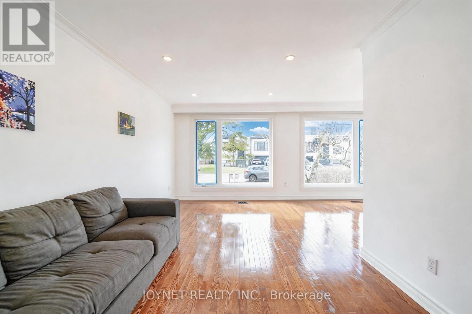 299 Palmer Avenue, Richmond Hill, Ontario  L4C 1P4 - Photo 5 - N12957548