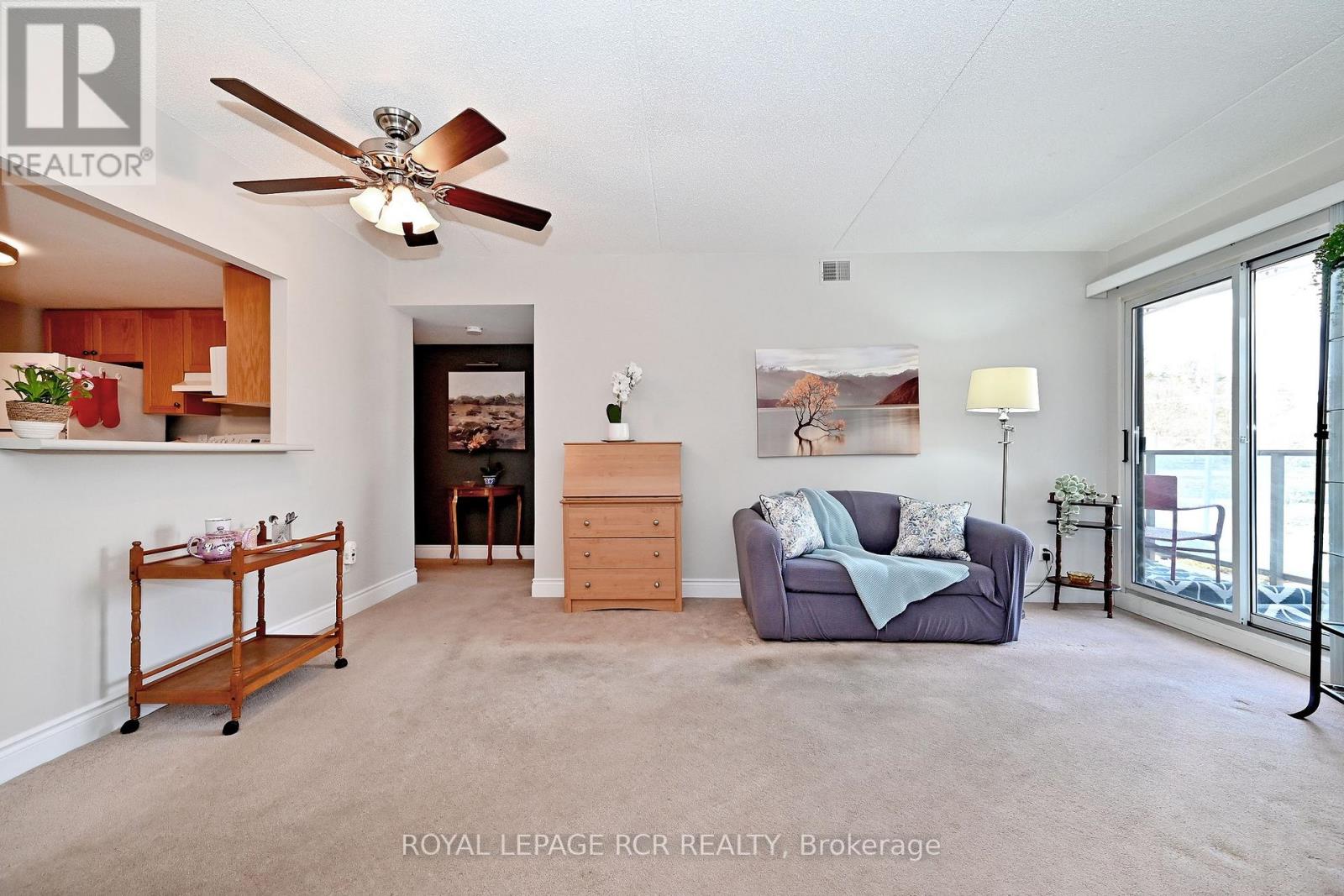 212 - 160 Wellington Street E, Aurora, Ontario  L4G 1J3 - Photo 3 - N12957554