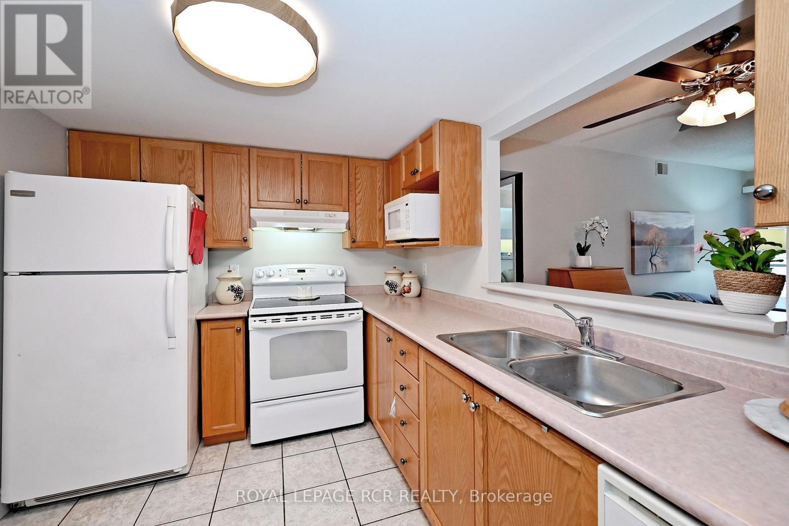 212 - 160 Wellington Street E, Aurora, Ontario  L4G 1J3 - Photo 5 - N12957554