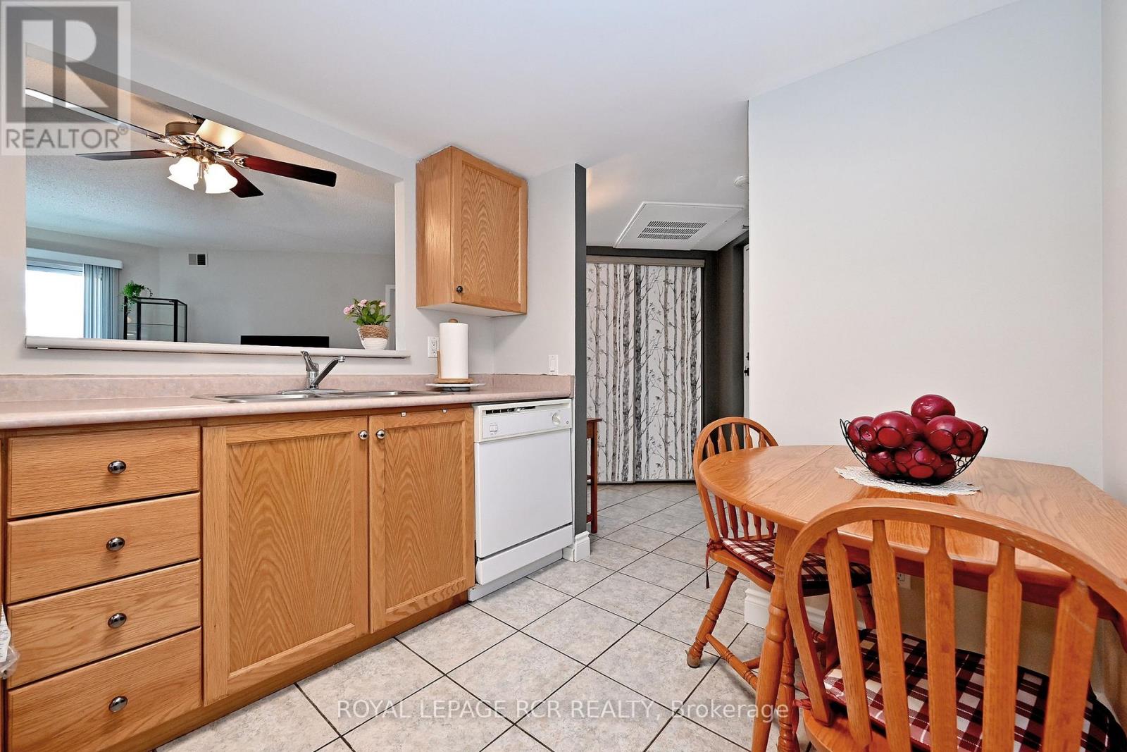 212 - 160 Wellington Street E, Aurora, Ontario  L4G 1J3 - Photo 6 - N12957554