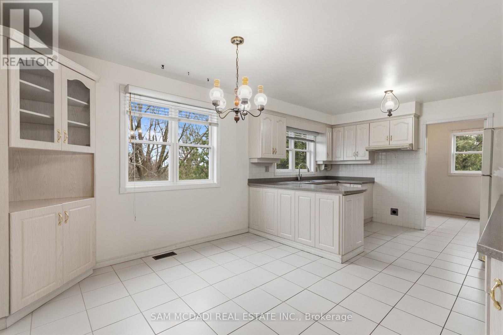 1929 Fieldgate Drive, Burlington, Ontario  L7P 3H4 - Photo 11 - W12957516