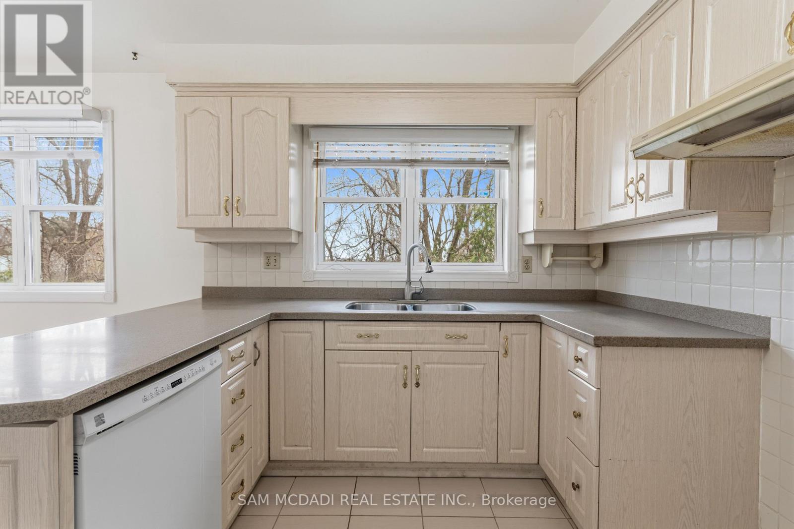 1929 Fieldgate Drive, Burlington, Ontario  L7P 3H4 - Photo 12 - W12957516