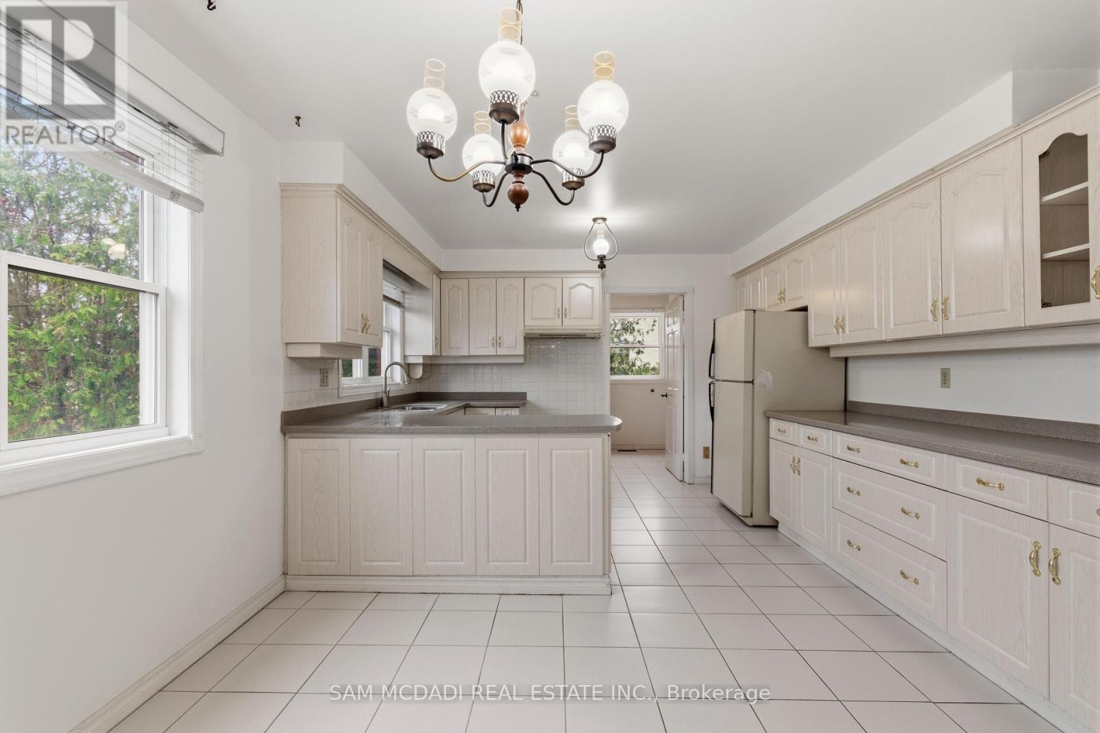 1929 Fieldgate Drive, Burlington, Ontario  L7P 3H4 - Photo 13 - W12957516