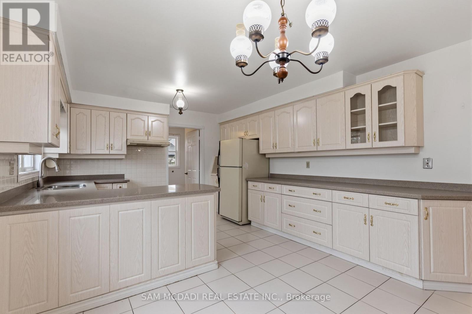 1929 Fieldgate Drive, Burlington, Ontario  L7P 3H4 - Photo 14 - W12957516