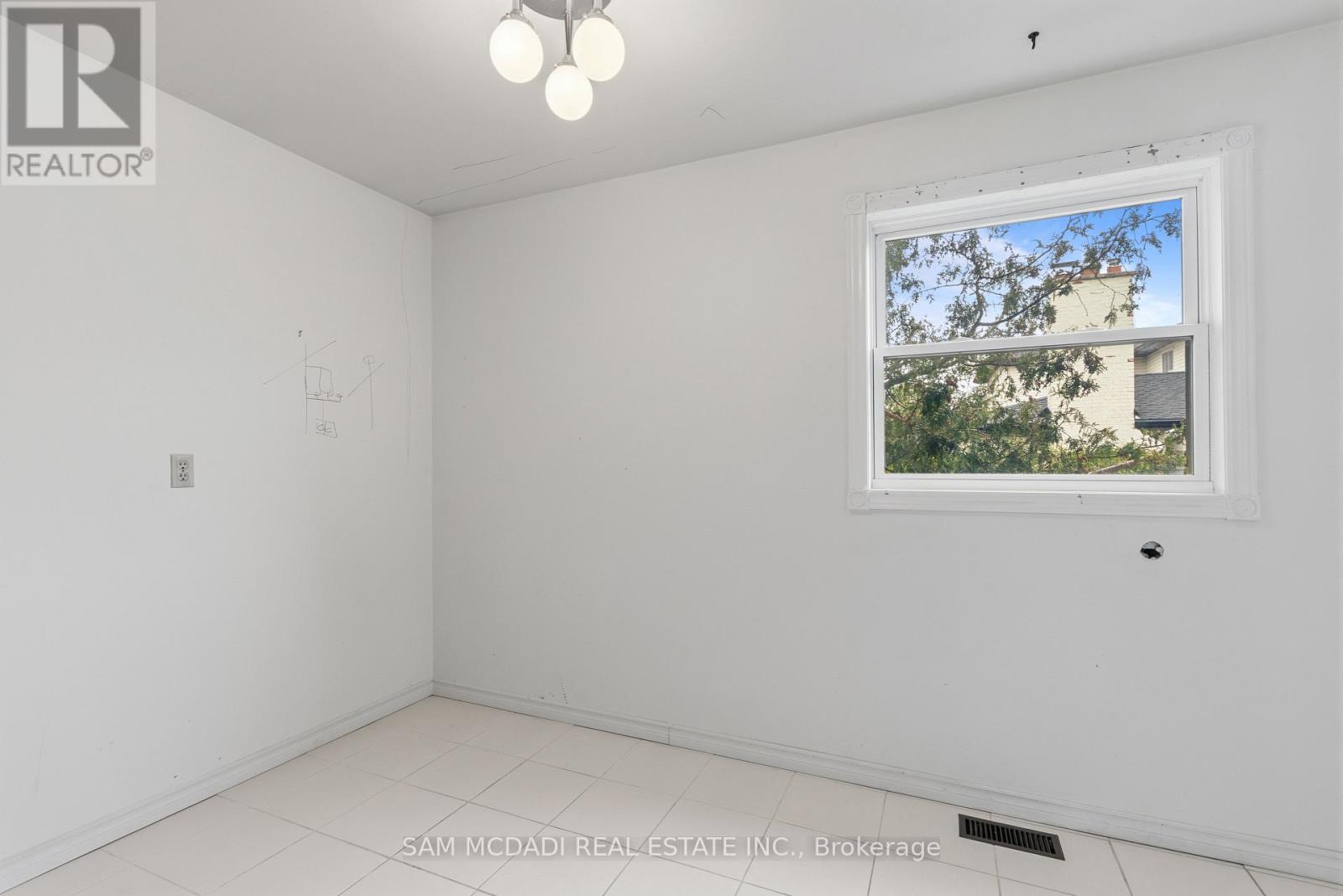 1929 Fieldgate Drive, Burlington, Ontario  L7P 3H4 - Photo 18 - W12957516