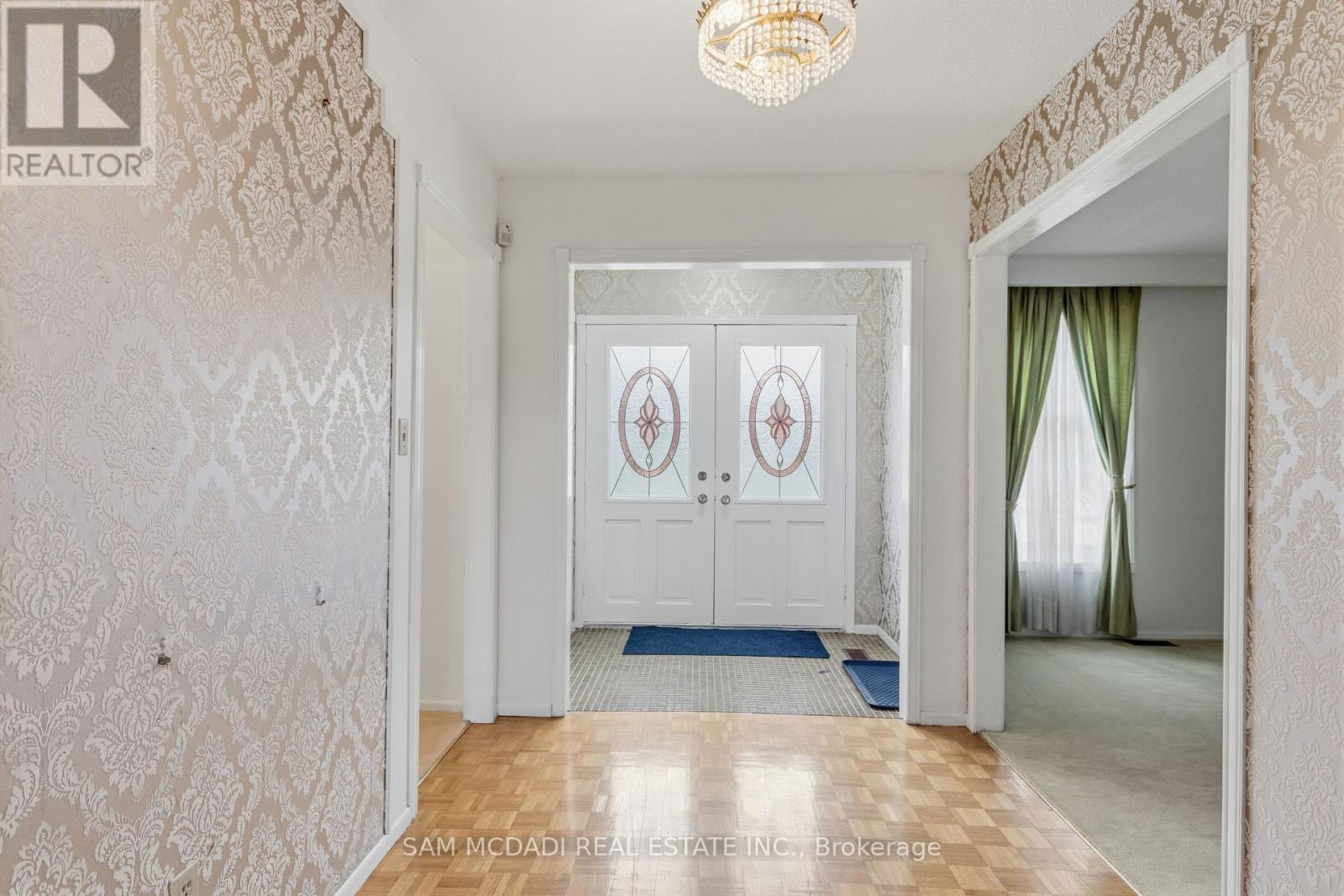 1929 Fieldgate Drive, Burlington, Ontario  L7P 3H4 - Photo 5 - W12957516