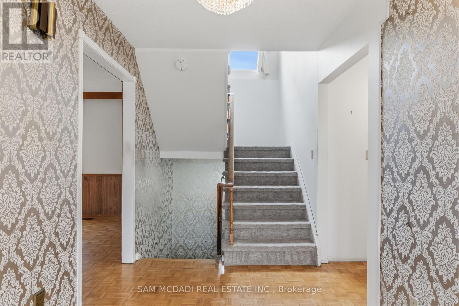 1929 Fieldgate Drive, Burlington, Ontario  L7P 3H4 - Photo 6 - W12957516