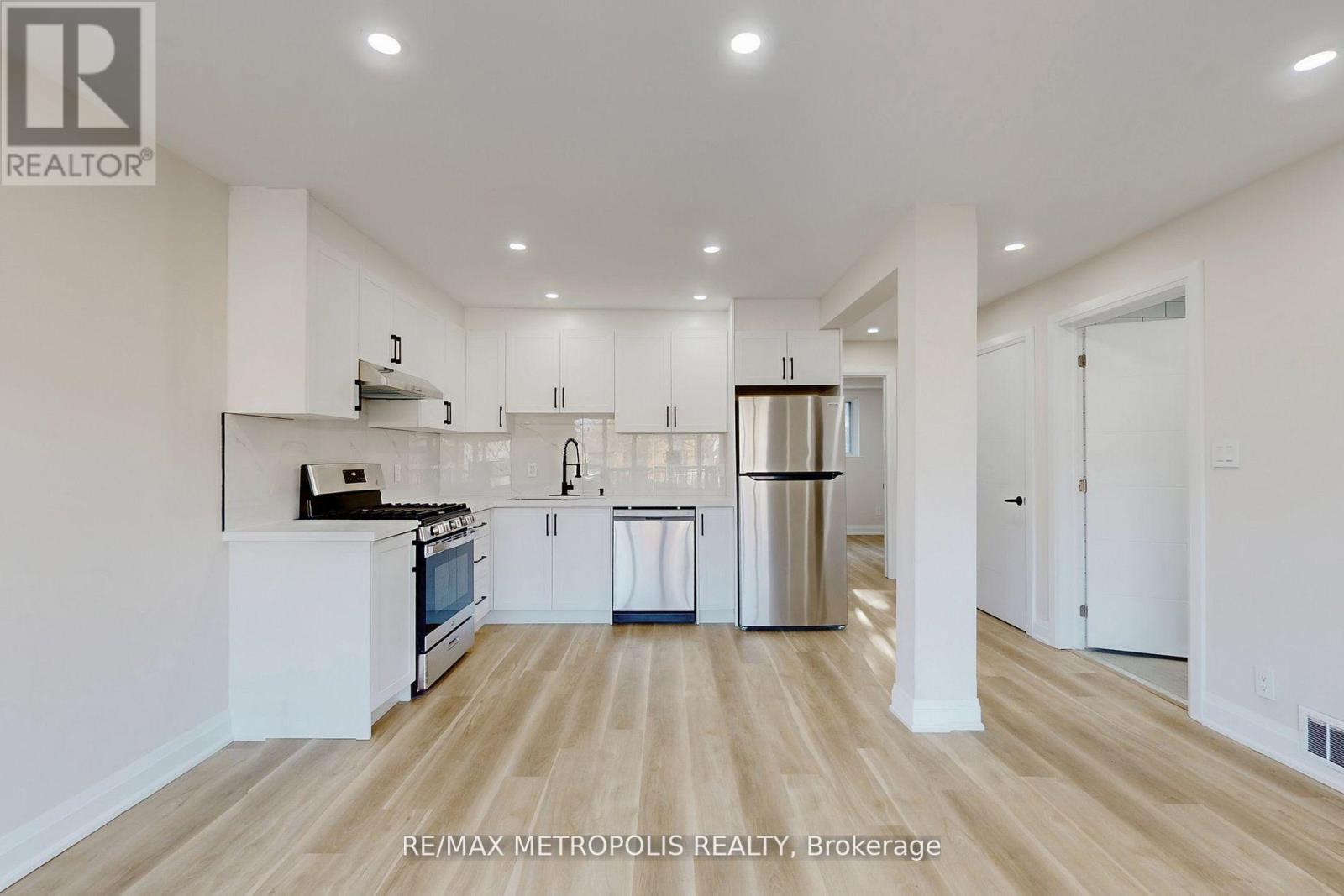 #main - 85 Primula Crescent, Toronto, Ontario  M9L 1J9 - Photo 15 - W12957536