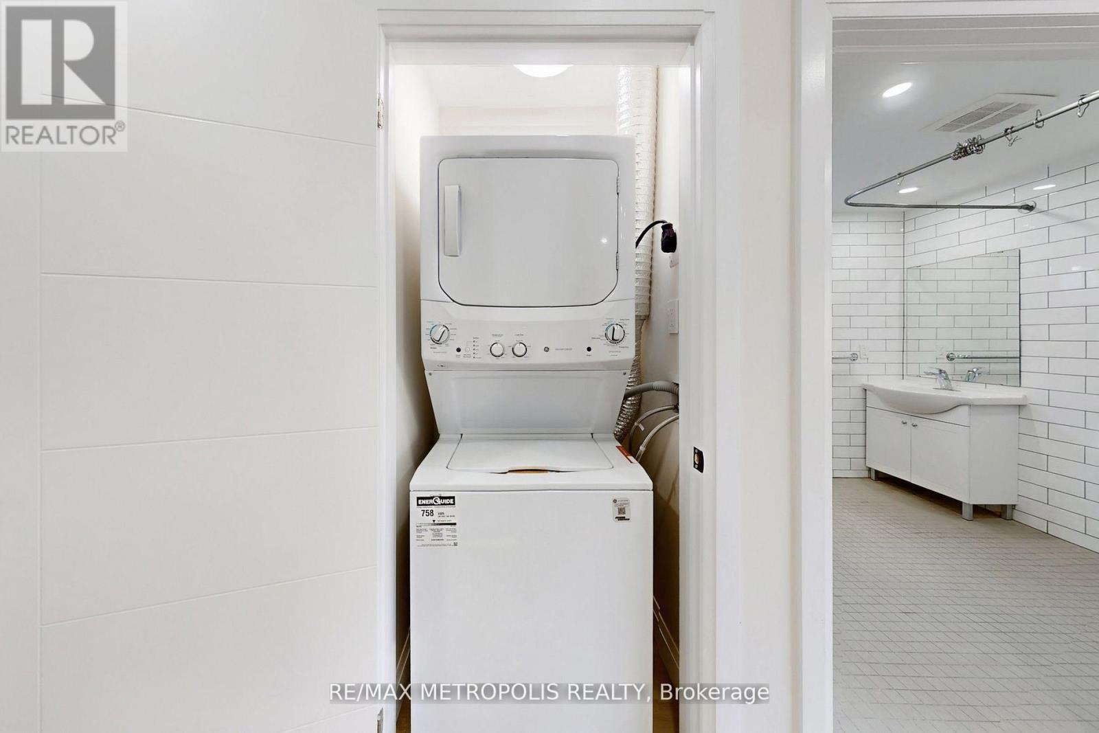 #main - 85 Primula Crescent, Toronto, Ontario  M9L 1J9 - Photo 3 - W12957536