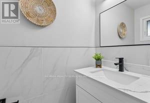 4291 Beacon Lane, Mississauga, Ontario  L5C 3V8 - Photo 19 - W12957560