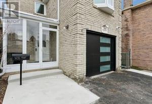 4291 Beacon Lane, Mississauga, Ontario  L5C 3V8 - Photo 2 - W12957560