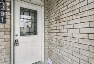 4291 Beacon Lane, Mississauga, Ontario  L5C 3V8 - Photo 3 - W12957560