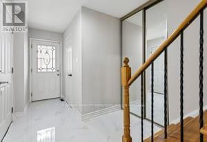 4291 Beacon Lane, Mississauga, Ontario  L5C 3V8 - Photo 4 - W12957560