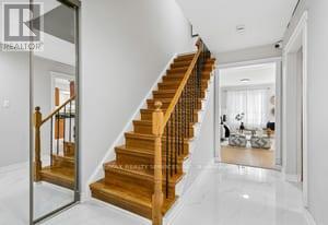 4291 Beacon Lane, Mississauga, Ontario  L5C 3V8 - Photo 6 - W12957560