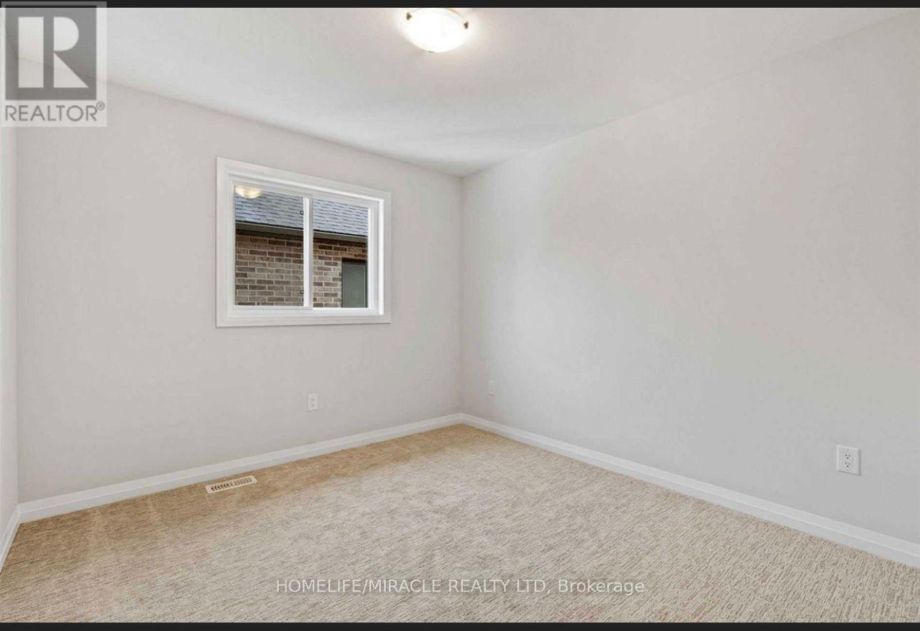 9302 White Oak Avenue, Niagara Falls, Ontario  L2G 0E9 - Photo 10 - X12957520