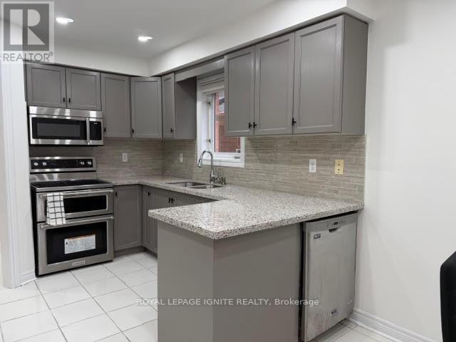 3 Todmorden Drive, Brampton, Ontario  L7A 1M5 - Photo 2 - W12952868