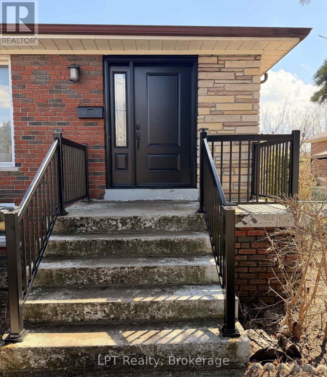 7 Briarbluff Avenue, Toronto, Ontario  M1E 3H2 - Photo 3 - E12932978