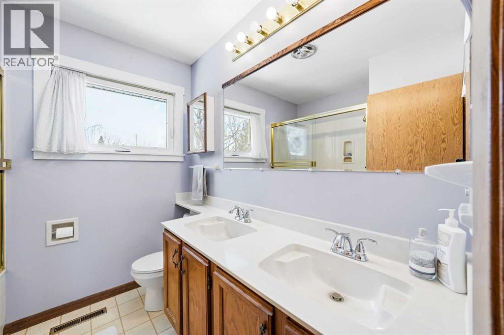 2724 Lougheed Drive Sw, Calgary, Alberta  T3E 5T6 - Photo 17 - A2298102